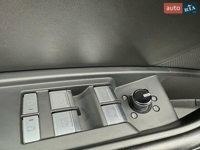 Белый Ауди E-Tron, объемом двигателя 0 л и пробегом 140 тыс. км за 31449 $, фото 85 на Automoto.ua