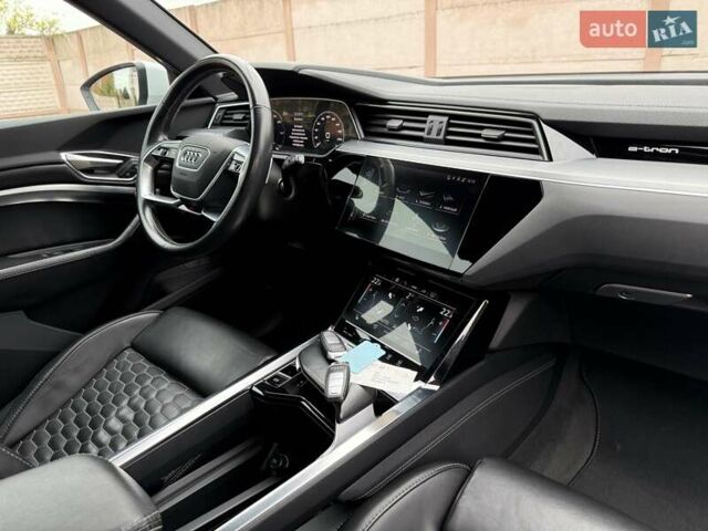 Белый Ауди E-Tron, объемом двигателя 0 л и пробегом 140 тыс. км за 31449 $, фото 141 на Automoto.ua