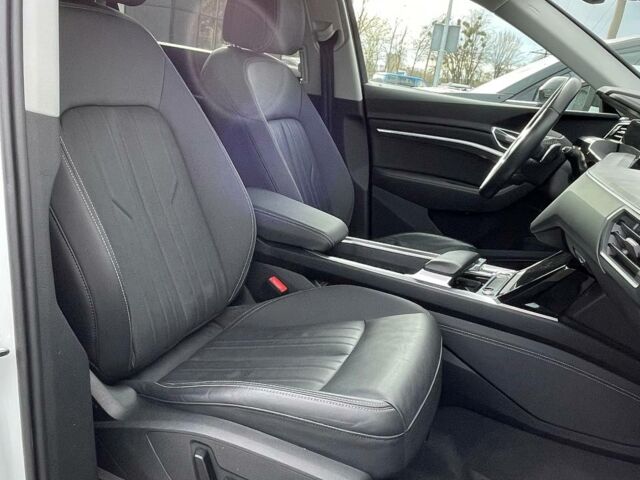 Білий Ауді E-Tron, об'ємом двигуна 0 л та пробігом 45 тис. км за 33000 $, фото 24 на Automoto.ua