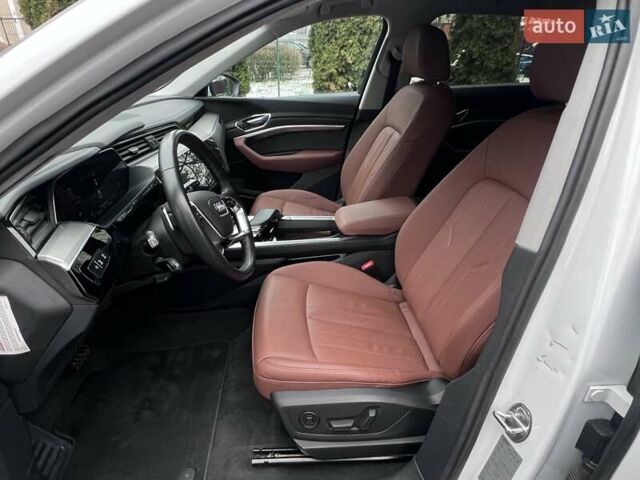 Білий Ауді E-Tron, об'ємом двигуна 0 л та пробігом 116 тис. км за 29750 $, фото 4 на Automoto.ua