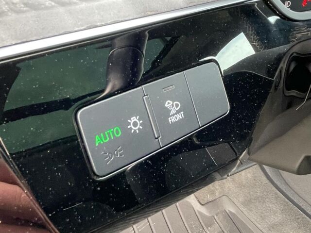 Білий Ауді E-Tron, об'ємом двигуна 0 л та пробігом 45 тис. км за 33000 $, фото 17 на Automoto.ua