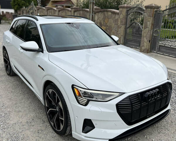 Білий Ауді E-Tron, об'ємом двигуна 0 л та пробігом 38 тис. км за 46000 $, фото 4 на Automoto.ua