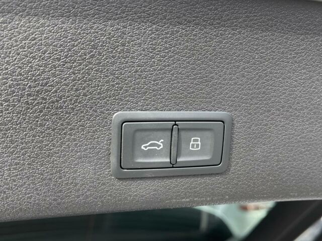 Білий Ауді E-Tron, об'ємом двигуна 0 л та пробігом 45 тис. км за 33000 $, фото 27 на Automoto.ua