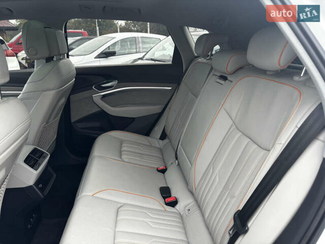 Белый Ауди E-Tron, объемом двигателя 0 л и пробегом 101 тыс. км за 38500 $, фото 34 на Automoto.ua