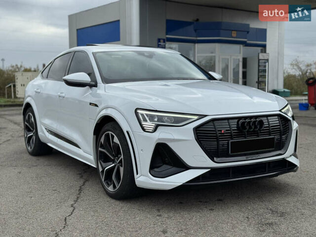 Белый Ауди E-Tron, объемом двигателя 0 л и пробегом 97 тыс. км за 42900 $, фото 12 на Automoto.ua