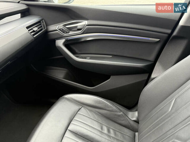 Белый Ауди E-Tron, объемом двигателя 0 л и пробегом 140 тыс. км за 33490 $, фото 23 на Automoto.ua