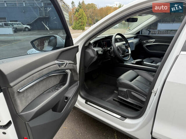 Белый Ауди E-Tron, объемом двигателя 0 л и пробегом 35 тыс. км за 29999 $, фото 14 на Automoto.ua