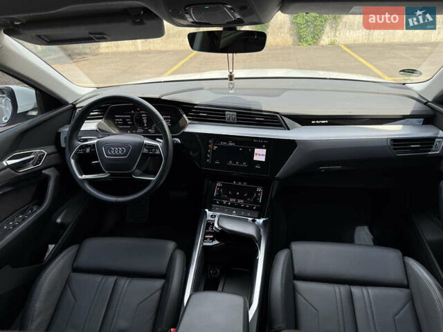 Білий Ауді E-Tron, об'ємом двигуна 0 л та пробігом 35 тис. км за 29999 $, фото 47 на Automoto.ua