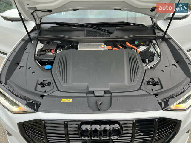 Білий Ауді E-Tron, об'ємом двигуна 0 л та пробігом 38 тис. км за 46000 $, фото 36 на Automoto.ua