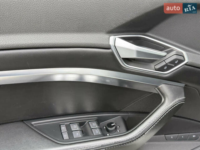 Белый Ауди E-Tron, объемом двигателя 0 л и пробегом 144 тыс. км за 29999 $, фото 57 на Automoto.ua