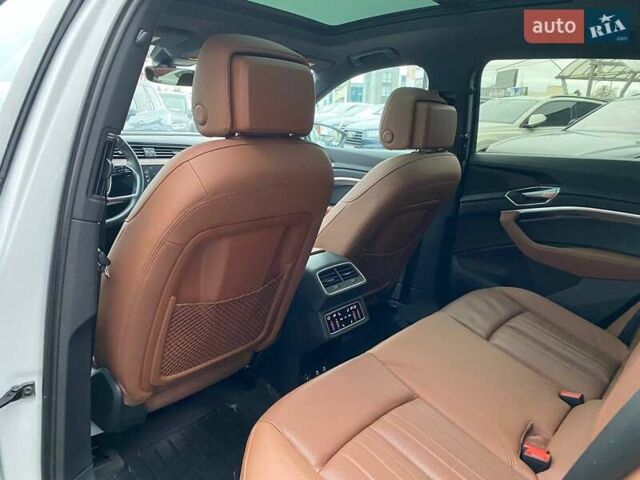 Белый Ауди E-Tron, объемом двигателя 0 л и пробегом 82 тыс. км за 32900 $, фото 19 на Automoto.ua