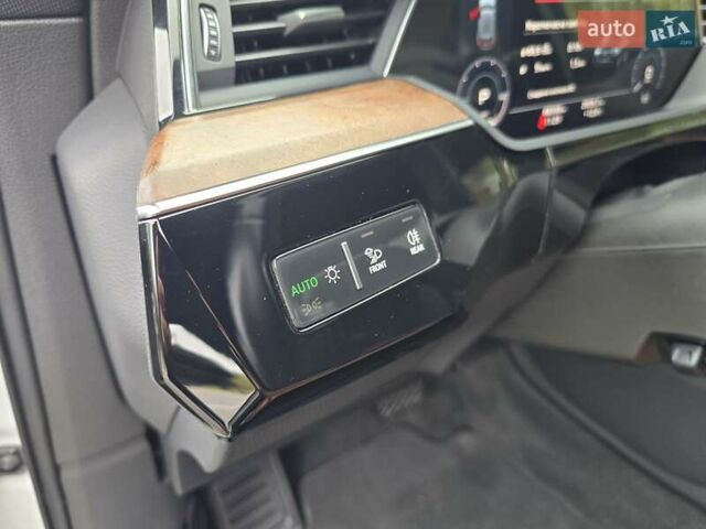 Белый Ауди E-Tron, объемом двигателя 0 л и пробегом 68 тыс. км за 39999 $, фото 46 на Automoto.ua