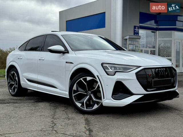 Белый Ауди E-Tron, объемом двигателя 0 л и пробегом 97 тыс. км за 42900 $, фото 3 на Automoto.ua