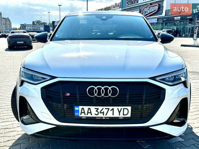 Белый Ауди E-Tron, объемом двигателя 0 л и пробегом 62 тыс. км за 48100 $, фото 1 на Automoto.ua