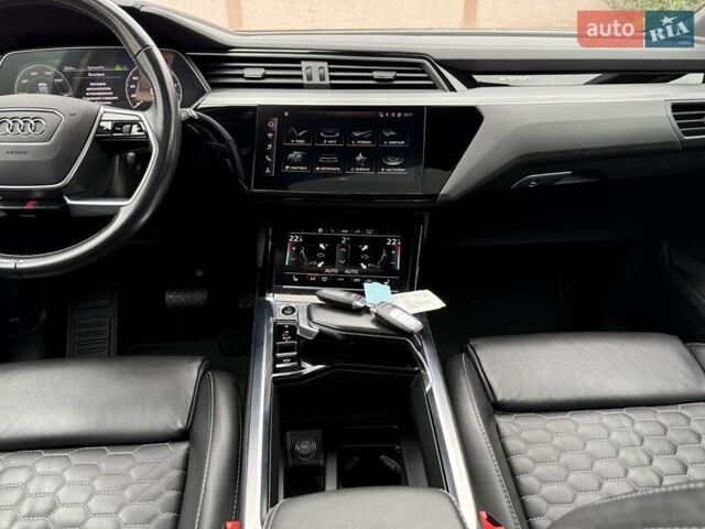Белый Ауди E-Tron, объемом двигателя 0 л и пробегом 140 тыс. км за 31449 $, фото 125 на Automoto.ua