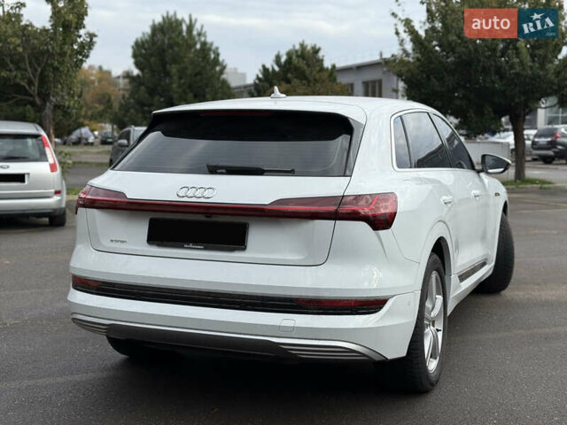 Белый Ауди E-Tron, объемом двигателя 0 л и пробегом 35 тыс. км за 29999 $, фото 7 на Automoto.ua