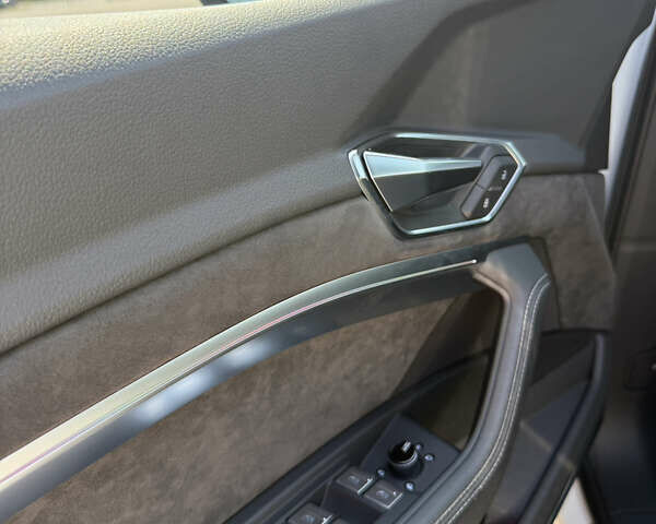 Белый Ауди E-Tron, объемом двигателя 0 л и пробегом 46 тыс. км за 32800 $, фото 17 на Automoto.ua