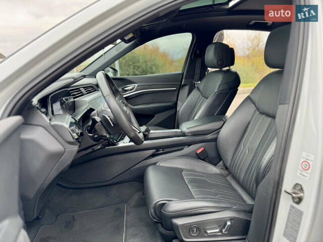 Белый Ауди E-Tron, объемом двигателя 0 л и пробегом 97 тыс. км за 42900 $, фото 28 на Automoto.ua