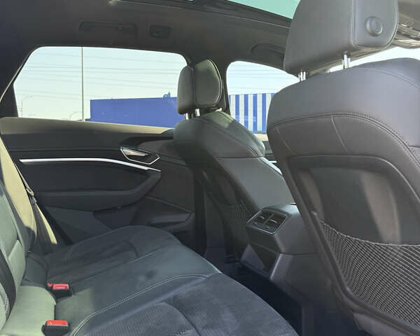 Белый Ауди E-Tron, объемом двигателя 0 л и пробегом 46 тыс. км за 32800 $, фото 16 на Automoto.ua