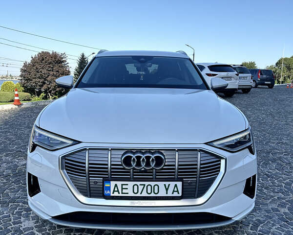 Белый Ауди E-Tron, объемом двигателя 0 л и пробегом 50 тыс. км за 38000 $, фото 3 на Automoto.ua
