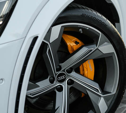 Белый Ауди E-Tron, объемом двигателя 0 л и пробегом 73 тыс. км за 46990 $, фото 5 на Automoto.ua