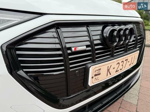 Белый Ауди E-Tron, объемом двигателя 0 л и пробегом 140 тыс. км за 31449 $, фото 24 на Automoto.ua
