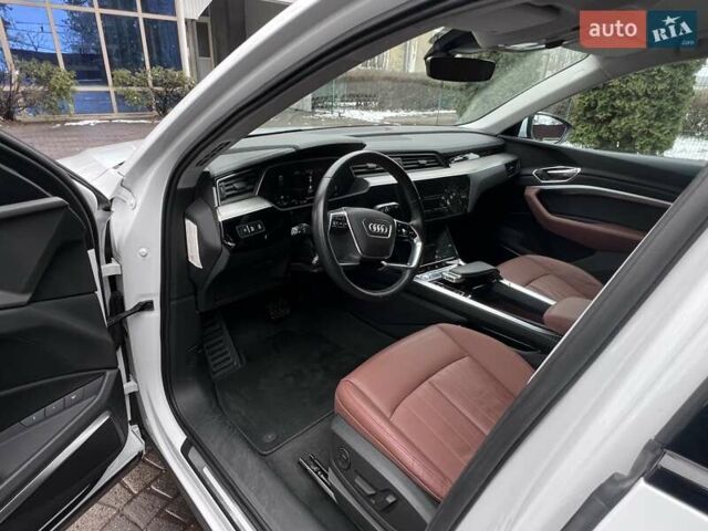 Білий Ауді E-Tron, об'ємом двигуна 0 л та пробігом 116 тис. км за 29750 $, фото 5 на Automoto.ua