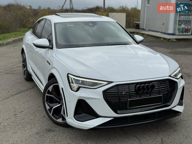 Белый Ауди E-Tron, объемом двигателя 0 л и пробегом 97 тыс. км за 42900 $, фото 6 на Automoto.ua