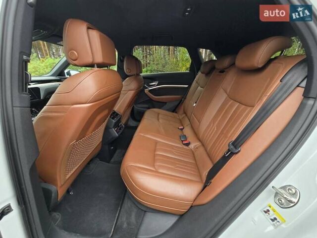 Белый Ауди E-Tron, объемом двигателя 0 л и пробегом 68 тыс. км за 39999 $, фото 55 на Automoto.ua