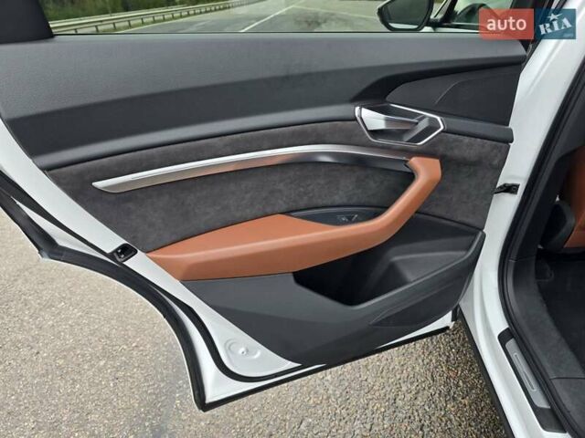 Белый Ауди E-Tron, объемом двигателя 0 л и пробегом 68 тыс. км за 39999 $, фото 53 на Automoto.ua