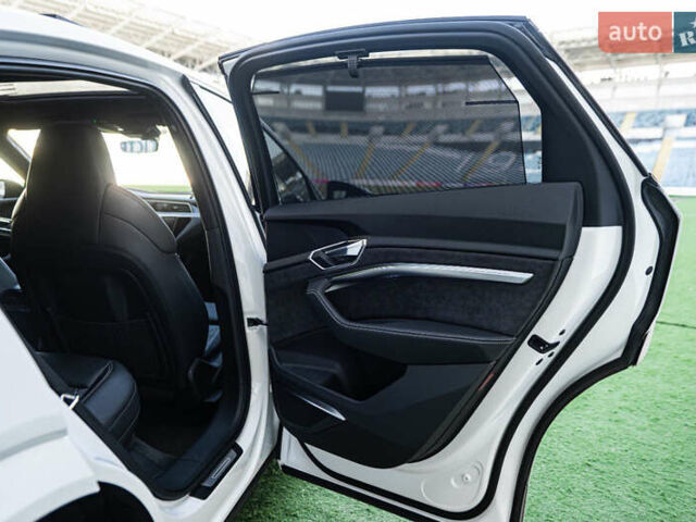 Ауди E-Tron 2021 в Одессе на Automoto.ua Белый Ауди E-Tron, объемом двигателя 0 л и пробегом 34 тыс. км за 51500 $, фото 19 на Automoto.ua