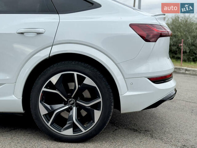 Белый Ауди E-Tron, объемом двигателя 0 л и пробегом 97 тыс. км за 42900 $, фото 10 на Automoto.ua
