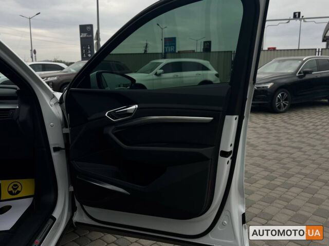 Белый Ауди E-Tron, объемом двигателя 50 л и пробегом 42 тыс. км за 43300 $, фото 26 на Automoto.ua