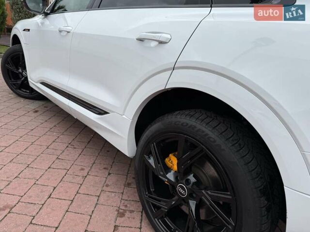 Белый Ауди E-Tron, объемом двигателя 0 л и пробегом 140 тыс. км за 31449 $, фото 60 на Automoto.ua