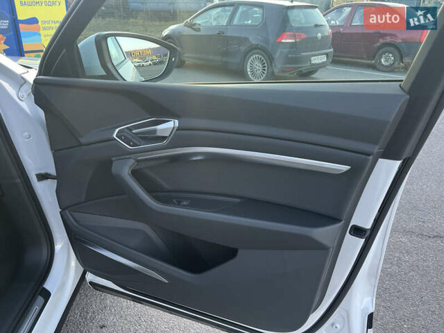 Белый Ауди E-Tron, объемом двигателя 0 л и пробегом 57 тыс. км за 32200 $, фото 14 на Automoto.ua