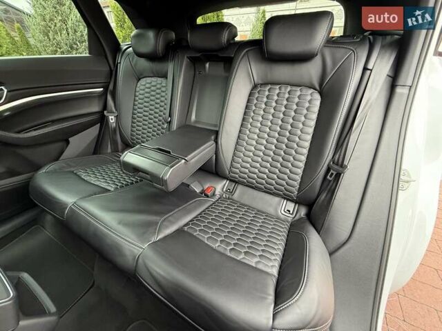 Белый Ауди E-Tron, объемом двигателя 0 л и пробегом 140 тыс. км за 31449 $, фото 155 на Automoto.ua