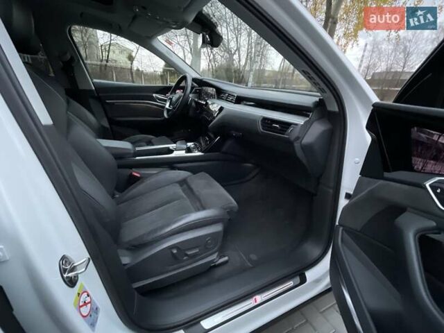 Білий Ауді E-Tron, об'ємом двигуна 0 л та пробігом 76 тис. км за 33600 $, фото 25 на Automoto.ua