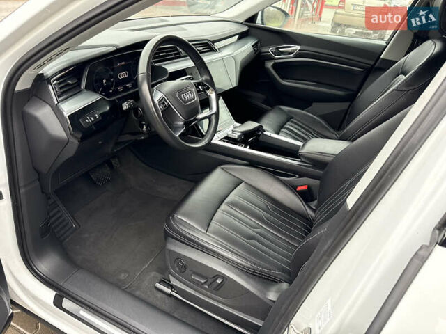 Білий Ауді E-Tron, об'ємом двигуна 0 л та пробігом 69 тис. км за 31500 $, фото 5 на Automoto.ua