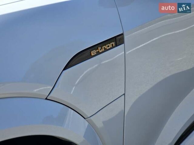 Белый Ауди E-Tron, объемом двигателя 0 л и пробегом 53 тыс. км за 44999 $, фото 24 на Automoto.ua