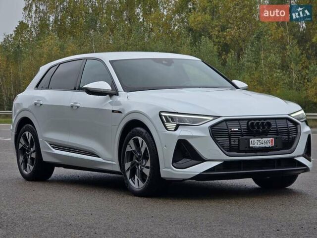 Белый Ауди E-Tron, объемом двигателя 0 л и пробегом 68 тыс. км за 39999 $, фото 12 на Automoto.ua