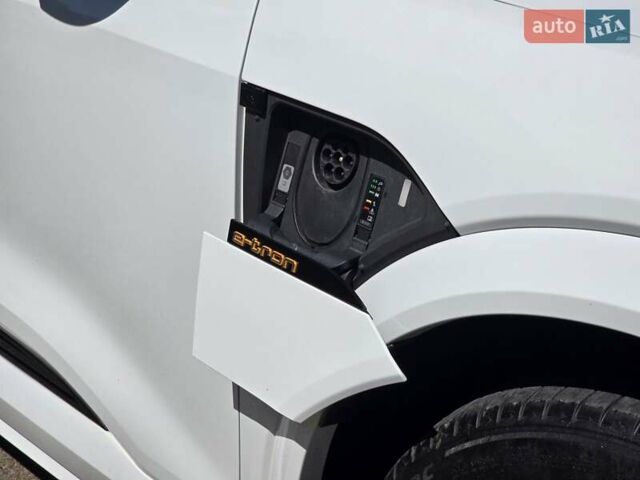 Белый Ауди E-Tron, объемом двигателя 0 л и пробегом 53 тыс. км за 44999 $, фото 22 на Automoto.ua