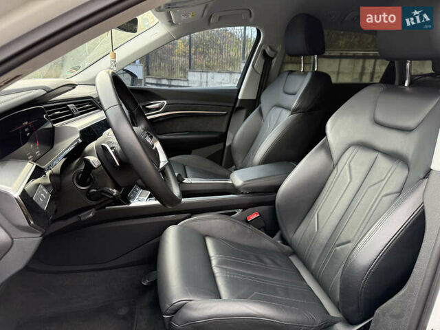 Белый Ауди E-Tron, объемом двигателя 0 л и пробегом 35 тыс. км за 29999 $, фото 15 на Automoto.ua