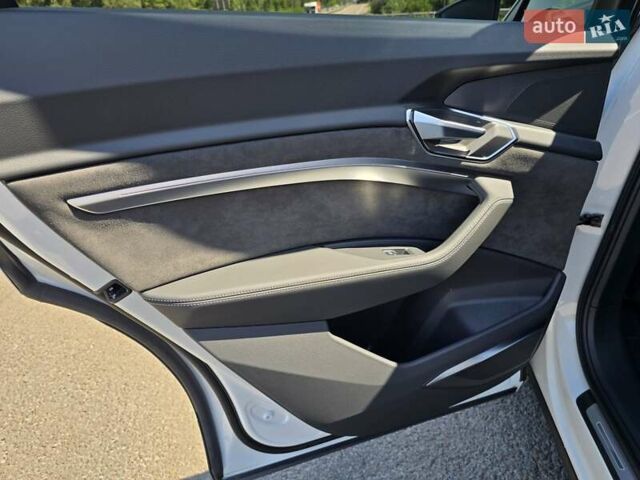 Белый Ауди E-Tron, объемом двигателя 0 л и пробегом 53 тыс. км за 44999 $, фото 54 на Automoto.ua