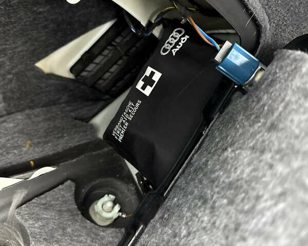 Білий Ауді E-Tron, об'ємом двигуна 0 л та пробігом 69 тис. км за 31500 $, фото 27 на Automoto.ua