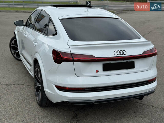 Белый Ауди E-Tron, объемом двигателя 0 л и пробегом 97 тыс. км за 42900 $, фото 8 на Automoto.ua