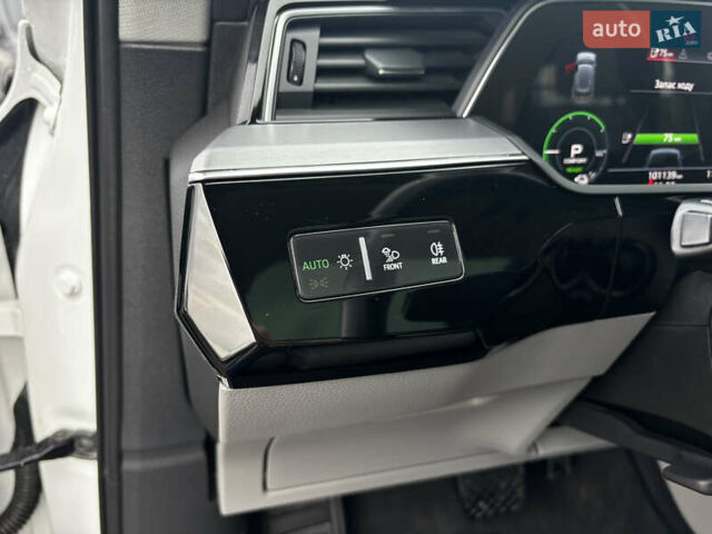 Белый Ауди E-Tron, объемом двигателя 0 л и пробегом 101 тыс. км за 38500 $, фото 29 на Automoto.ua