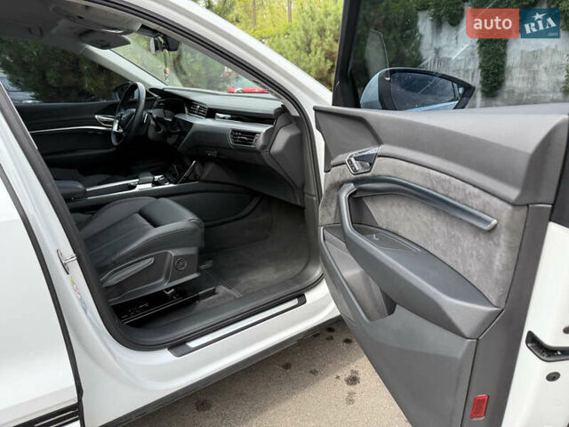 Білий Ауді E-Tron, об'ємом двигуна 0 л та пробігом 35 тис. км за 29999 $, фото 24 на Automoto.ua