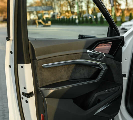 Белый Ауди E-Tron, объемом двигателя 0 л и пробегом 73 тыс. км за 46990 $, фото 26 на Automoto.ua