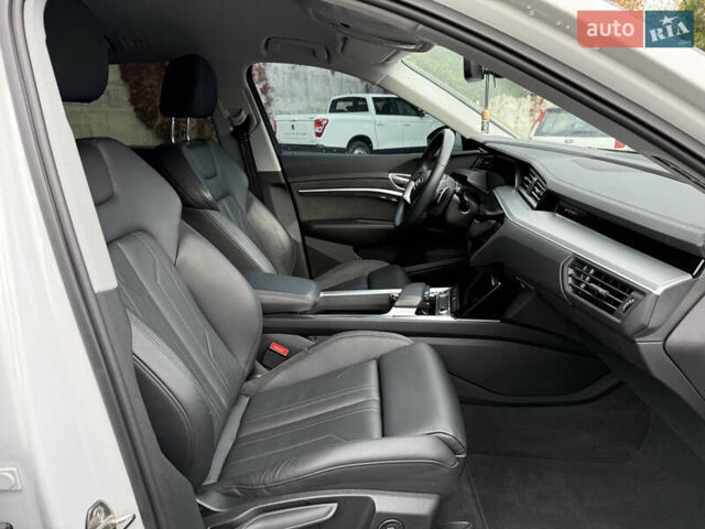 Белый Ауди E-Tron, объемом двигателя 0 л и пробегом 35 тыс. км за 29999 $, фото 21 на Automoto.ua