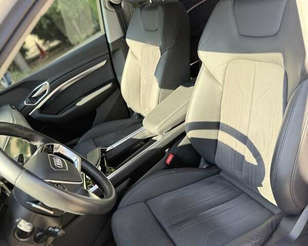 Білий Ауді E-Tron, об'ємом двигуна 0 л та пробігом 16 тис. км за 44900 $, фото 13 на Automoto.ua